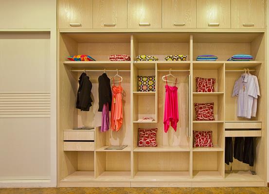 衣柜影響著居住的細(xì)微感受,應(yīng)該如何細(xì)致的選購(gòu).jpg 衣柜影響著居住的細(xì)微感受,應(yīng)該如何細(xì)致的選購(gòu).jpg